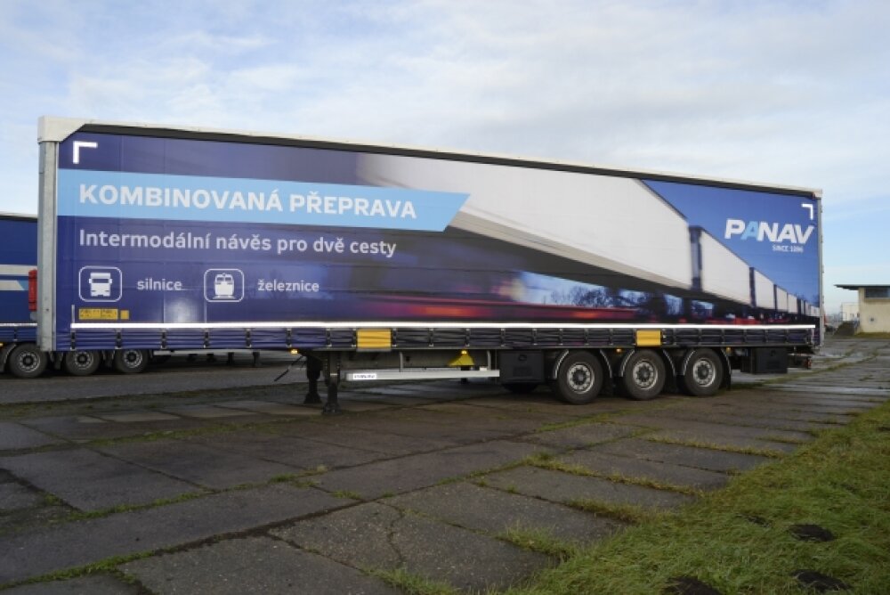 Naczepa burtowa do transportu kombinowanego